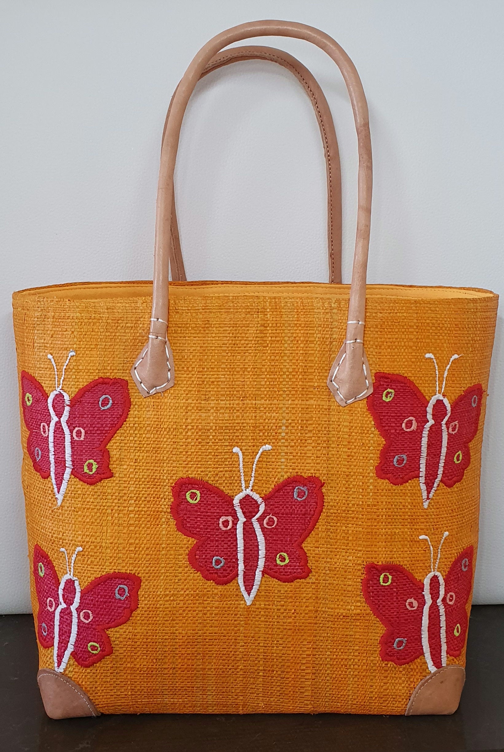 Le Papillon Rouge image 2